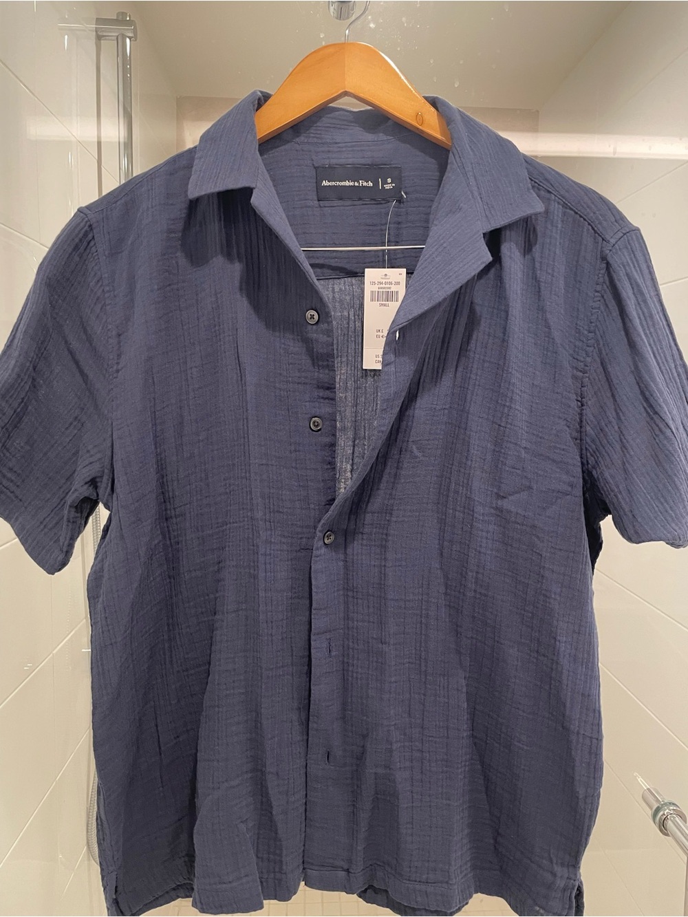 NWT Abercrombie & Fitch Men's Short-Sleeve Navy Button-Up Shirt